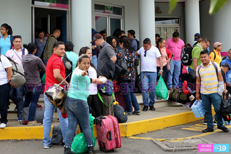 Contingente de médicos parte hacia zona canalera para acercar programa de salud integral al pueblo   