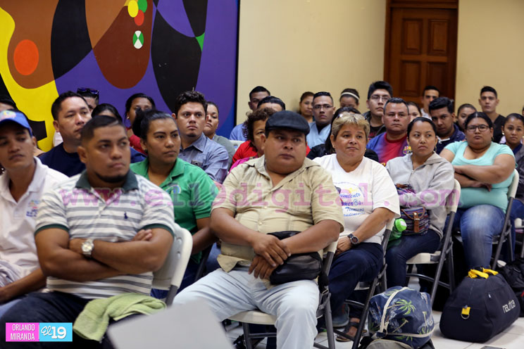 Contingente de médicos parte hacia zona canalera para acercar programa de salud integral al pueblo   