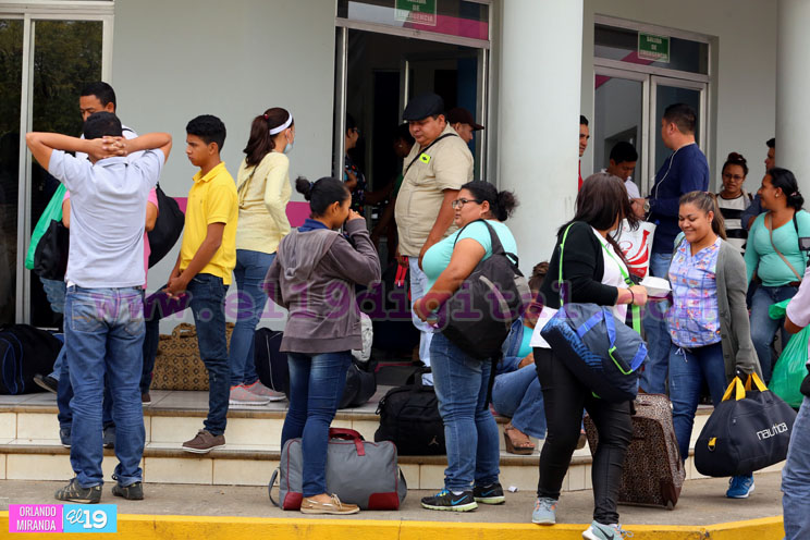 Contingente de médicos parte hacia zona canalera para acercar programa de salud integral al pueblo   