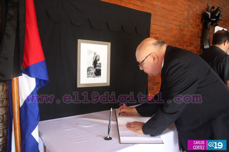 Halleslevens: A Fidel los revolucionarios lo tenemos alumbrándonos todavía, dándonos luz