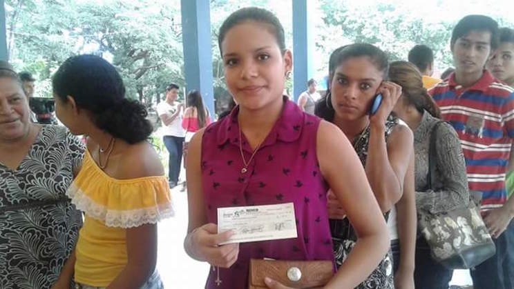 Gobierno Sandinista entrega bono de bachiller en el departamento de Chontales