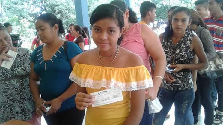 Gobierno Sandinista entrega bono de bachiller en el departamento de Chontales
