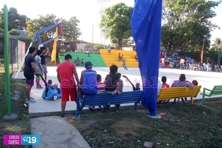 Familias de Acahualinca y Santa Ana estrenan nuevos espacios deportivos