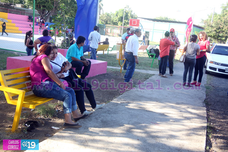 Familias de Acahualinca y Santa Ana estrenan nuevos espacios deportivos