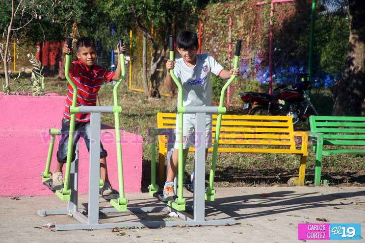 Familias de Acahualinca y Santa Ana estrenan nuevos espacios deportivos