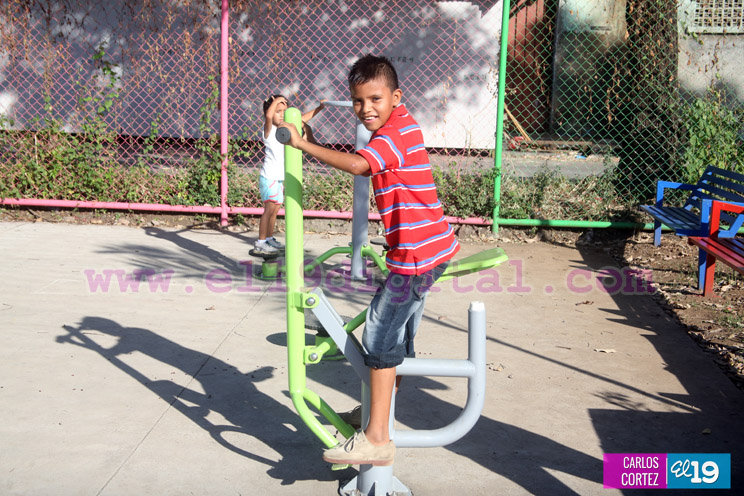 Familias de Acahualinca y Santa Ana estrenan nuevos espacios deportivos