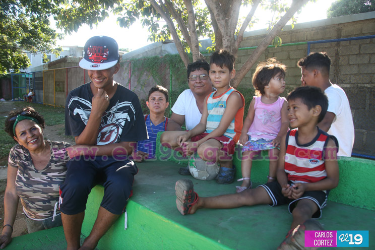 Familias de Acahualinca y Santa Ana estrenan nuevos espacios deportivos