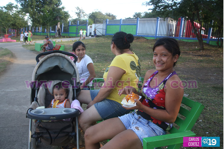 Familias de Acahualinca y Santa Ana estrenan nuevos espacios deportivos