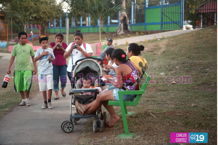 Familias de Acahualinca y Santa Ana estrenan nuevos espacios deportivos