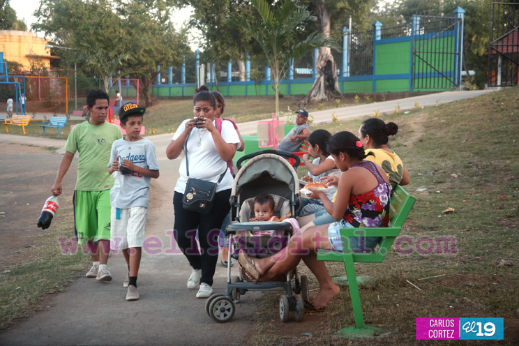 Familias de Acahualinca y Santa Ana estrenan nuevos espacios deportivos