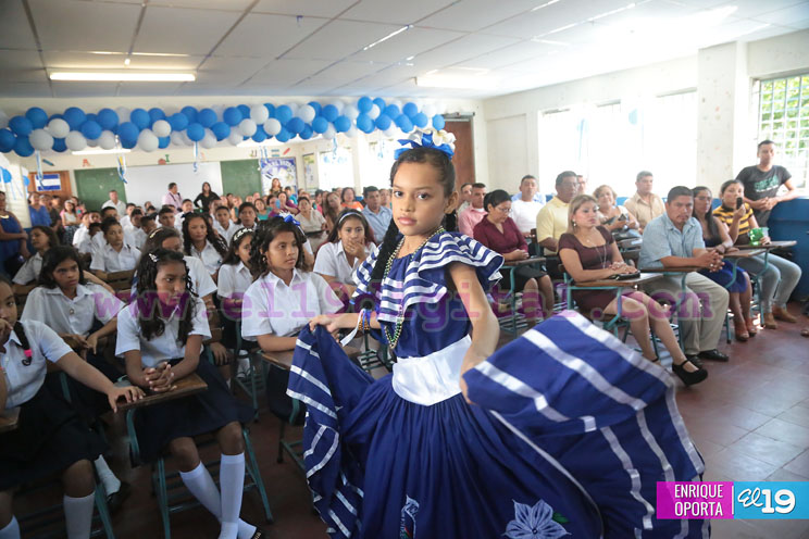 Niños finalizan su etapa de educación primaria