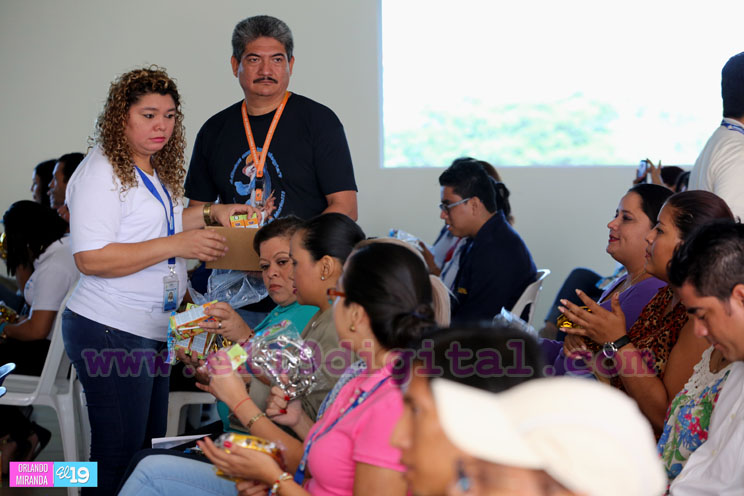 Trabajadores de Enatrel y del MEM cantan gozosos a la Purísima Concepción de María