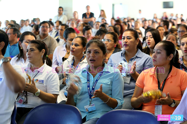 Trabajadores de Enatrel y del MEM cantan gozosos a la Purísima Concepción de María