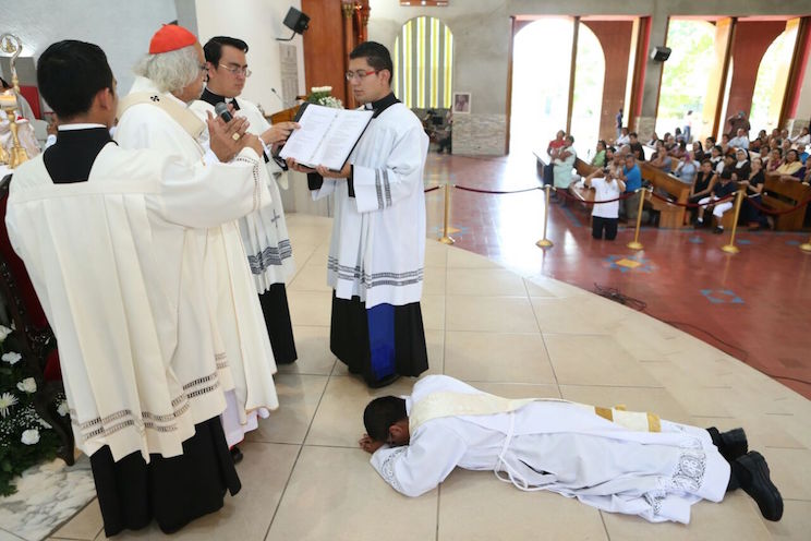 Diacono de La Concha se integra a la familia presbiteral de la Arquidiócesis
