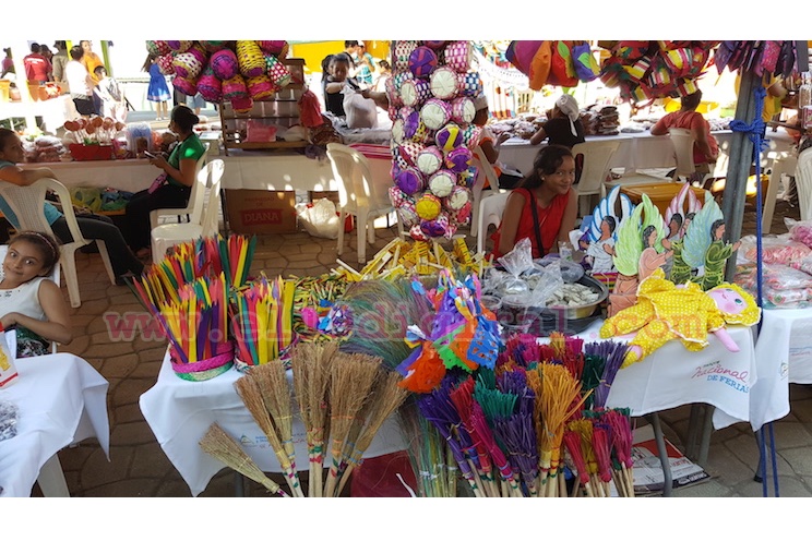 Protagonistas y visitantes aprovechan la Feria de la Gritería y Artesanías Tradicionales