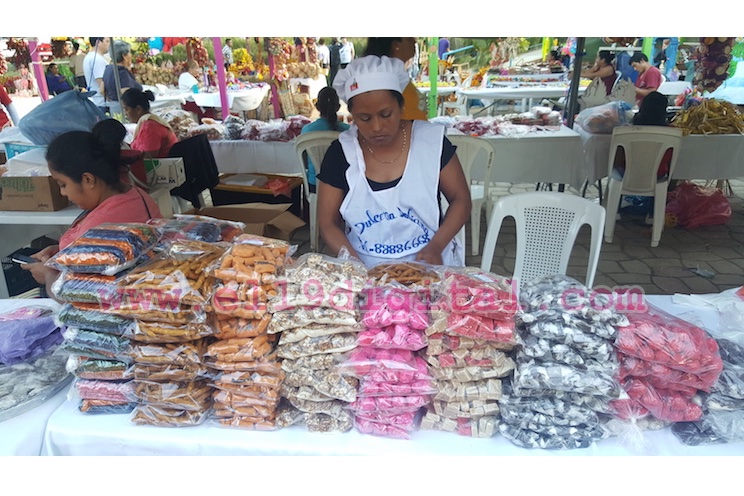 Protagonistas y visitantes aprovechan la Feria de la Gritería y Artesanías Tradicionales