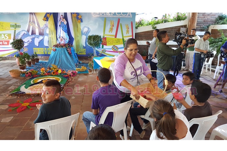 Protagonistas y visitantes aprovechan la Feria de la Gritería y Artesanías Tradicionales