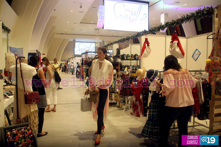 Familias aprovechan ofertas y descuentos en Feria de la Noche Buena