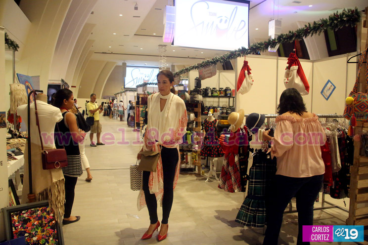 Familias aprovechan ofertas y descuentos en Feria de la Noche Buena