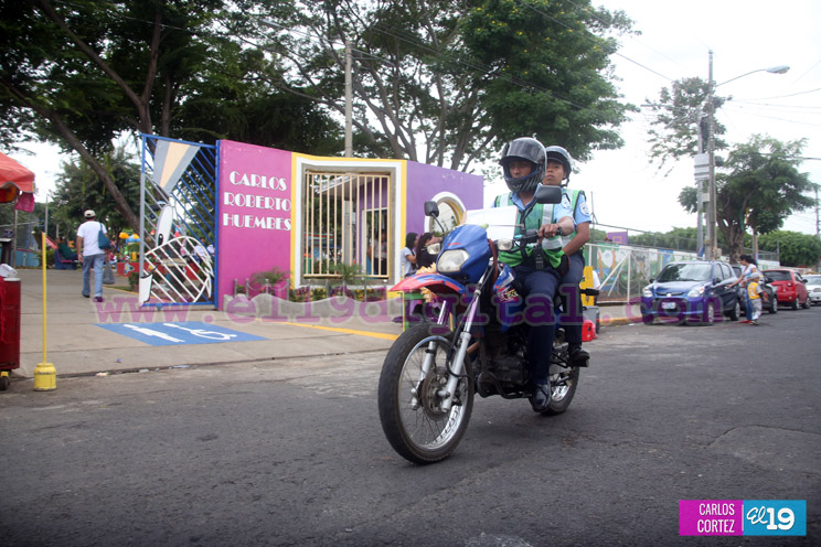 Familias disfrutan tarde de diversión en parques seguros  