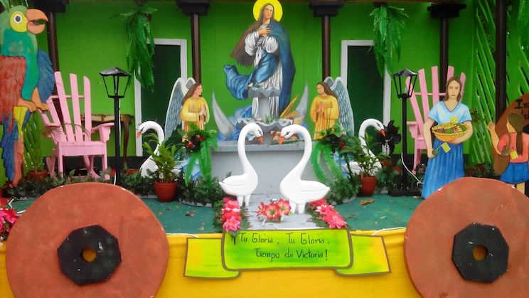 Altares de la Virgen en Parque Central de León