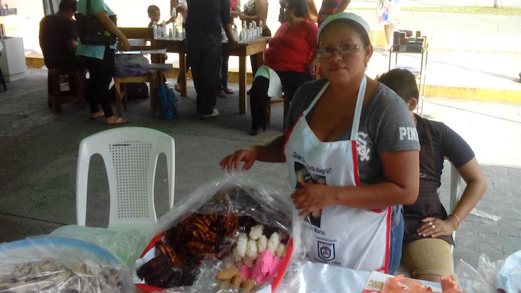 León realizó Feria del Dulce Típico Nicaragüense