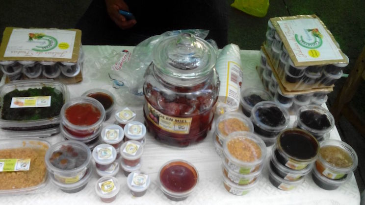 León realizó Feria del Dulce Típico Nicaragüense