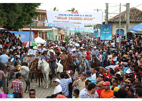 Vistoso desfile hípico en Niquinohomo