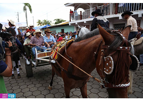 Vistoso desfile hípico en Niquinohomo