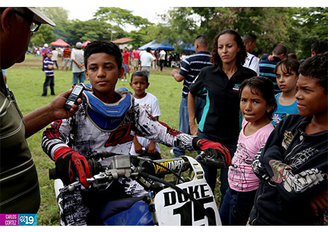 Realizan competencia de motovelocidad en el Trapiche