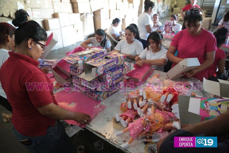Con mucho amor y cariño navideño preparan entrega de juguetes por todo el país