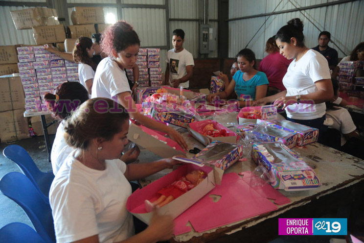 Con mucho amor y cariño navideño preparan entrega de juguetes por todo el país