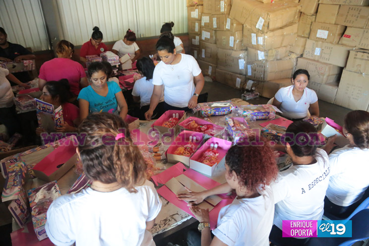 Con mucho amor y cariño navideño preparan entrega de juguetes por todo el país