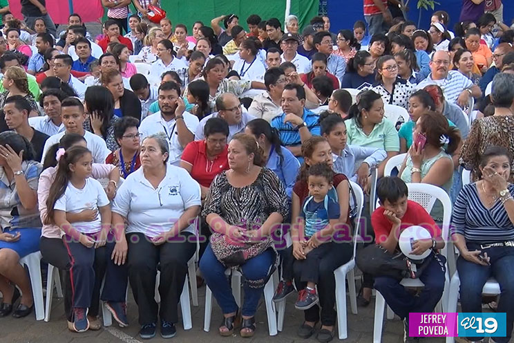 Ministerio de Educación le canta a María