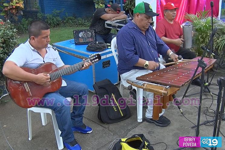 Ministerio de Educación le canta a María
