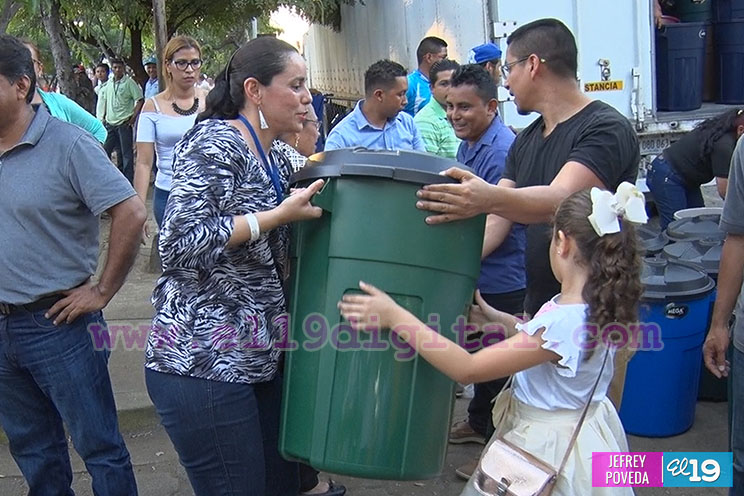 Ministerio de Educación le canta a María