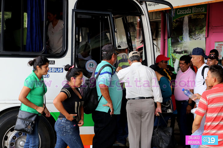 Terminales de buses reciben a viajeros