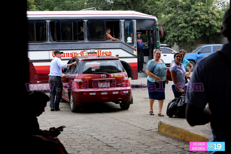 Terminales de buses reciben a viajeros