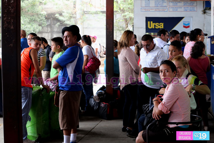 Terminales de buses reciben a viajeros