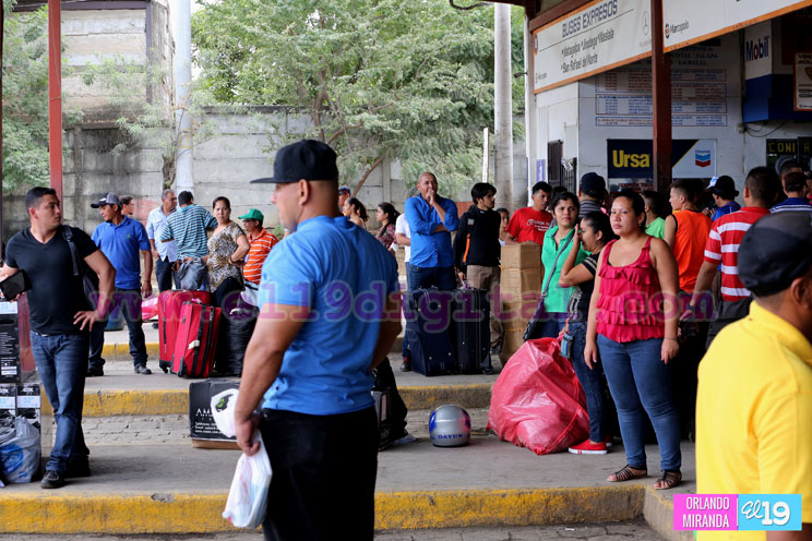 Terminales de buses reciben a viajeros