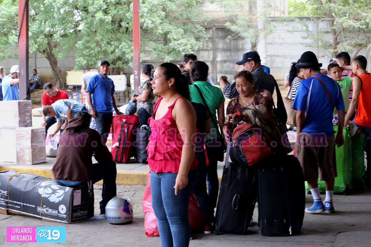 Terminales de buses reciben a viajeros