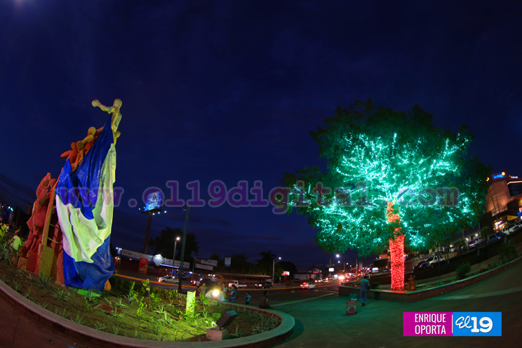 Encienden el Árbol Navideño más grande de Nicaragua