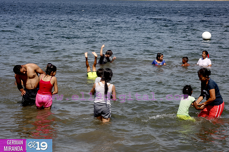 Familias aprovechan balnearios capitalinos durante el fin de semana largo