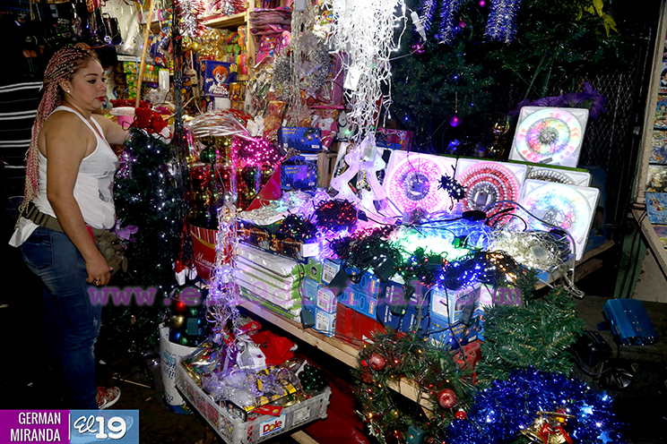 Variada oferta de productos para celebrar la Navidad y fin de año en el Mercado Roberto Huembes