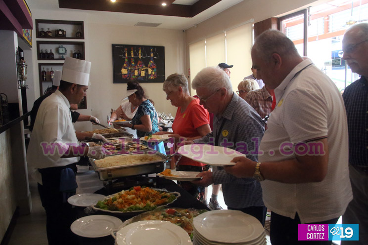 Cruceristas del Crowne Princess visitan la novia del Xolotlán
