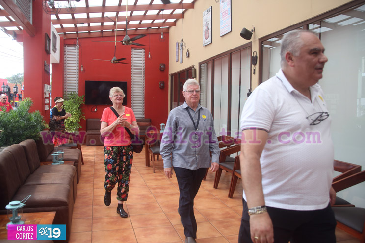 Cruceristas del Crowne Princess visitan la novia del Xolotlán