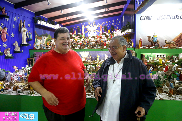 Cardenal Miguel Obando bendice nacimiento de Moisés Absalón Pastora