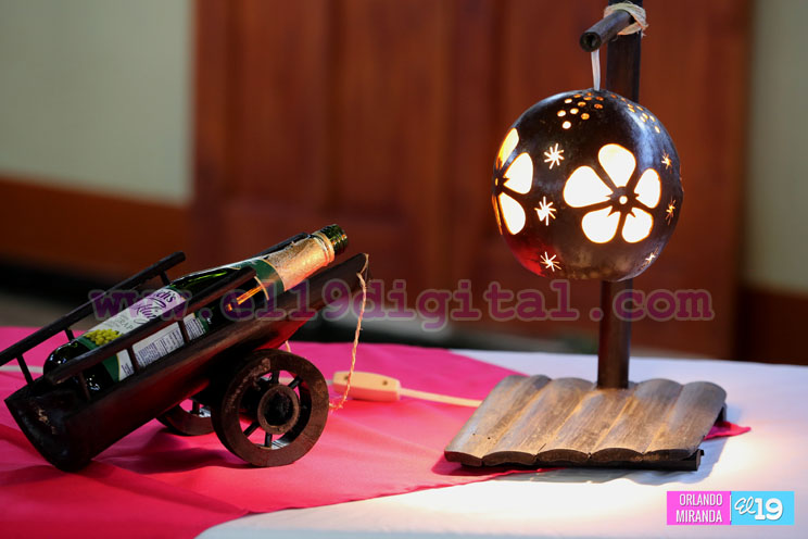 Artesanías de cuero y bambú, una opción diferente para regalar en esta Navidad