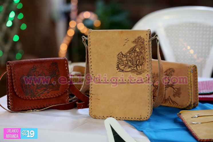 Artesanías de cuero y bambú, una opción diferente para regalar en esta Navidad