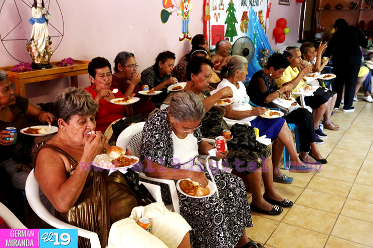 Adultos Mayores celebran la Natividad del Niño Jesús
